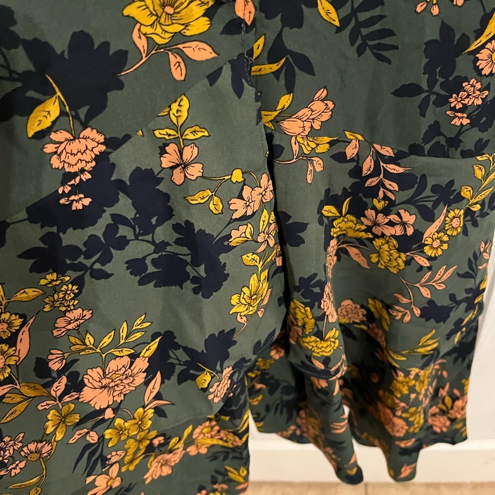 Nanette Lepore dress Size 2 floral pattern and ruffle bottom - Picture 3 of 8